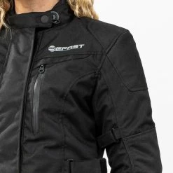 Giacca Moto Donna Befast BABYLON Lady CE Certificata Nero 27 Giacca Moto Donna Befast BABYLON Lady CE Certificata Nero -Negozio al dettaglio BEFAST 2022 dettaglio apertura shooting befast babylon nera