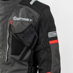 Giacca Moto Touring Befast VICTORY CE Certificata 3 Strati Nero Grigio 23 Giacca Moto Touring Befast VICTORY CE Certificata 3 Strati Nero Grigio -Negozio al dettaglio BEFAST 2022 dettaglio apertura shooting befast victory nero grigio 3