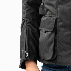 Giacca Moto Donna Befast BABYLON Lady CE Certificata Nero 28 Giacca Moto Donna Befast BABYLON Lady CE Certificata Nero -Negozio al dettaglio BEFAST 2022 dettaglio manica shooting befast babylon nera