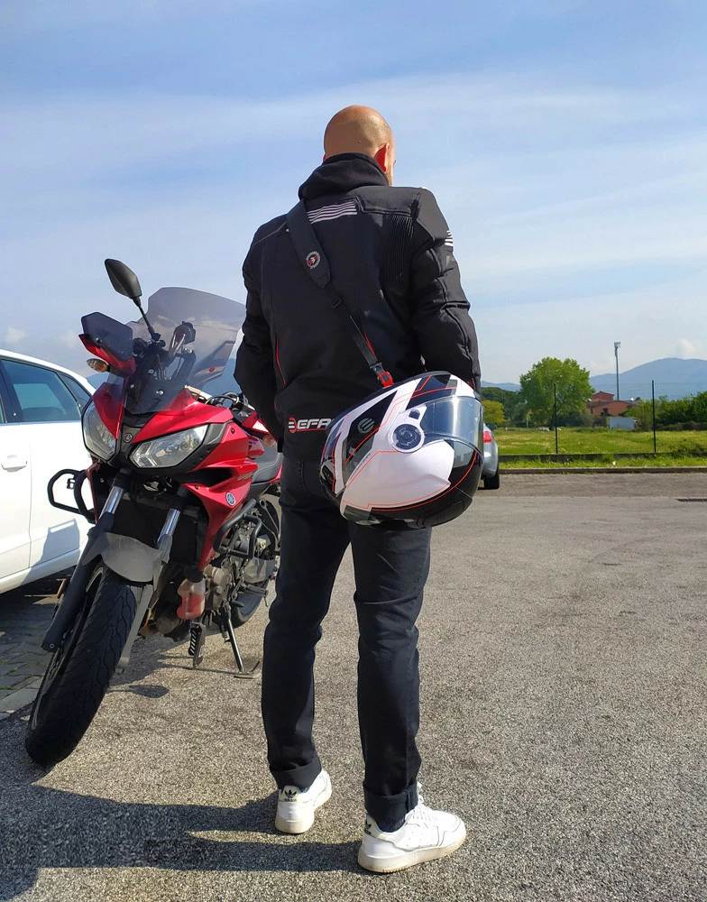 BEFAST Cinghia Tracolla Porta Casco Aggancio Micrometrico Motoabbigliamento.it Nero 5 BEFAST Cinghia Tracolla Porta Casco Aggancio Micrometrico Motoabbigliamento.it Nero - immagine 3