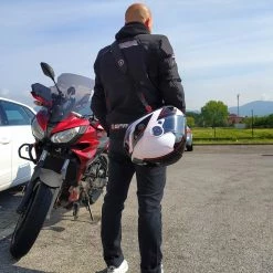 BEFAST Cinghia Tracolla Porta Casco Aggancio Doppia-DD Motoabbigliamento.it Nero 10 BEFAST Cinghia Tracolla Porta Casco Aggancio Doppia-DD Motoabbigliamento.it Nero -Negozio al dettaglio BEFAST 2022 img 20210421 101412 ok 1